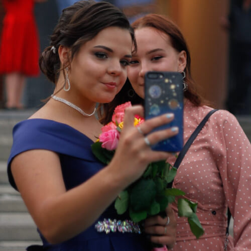 prom selfie